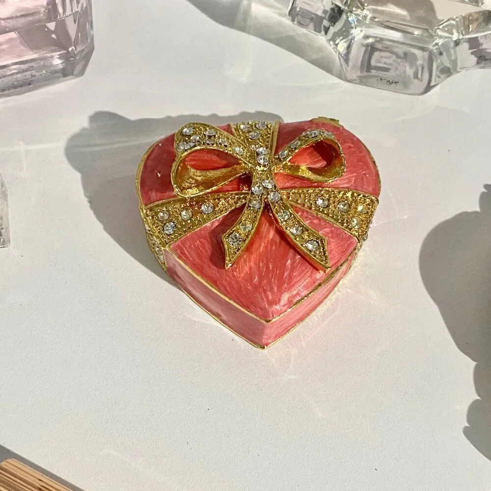 Taylor Avedon Pink Heart Box with Bow